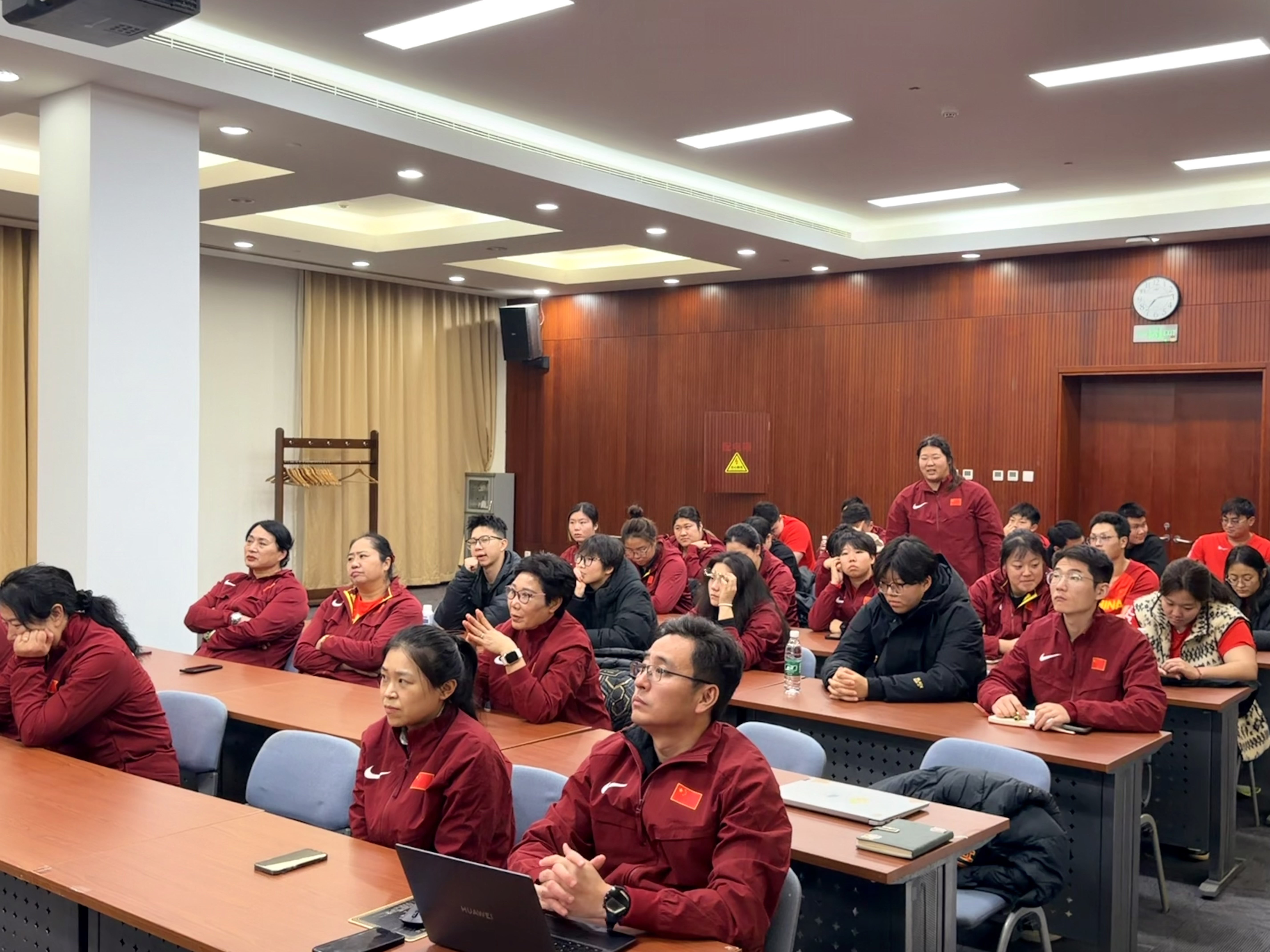 田径队照片3.jpg 田径队照片3.jpg