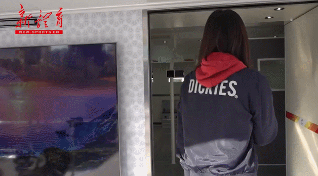进入车内部.gif