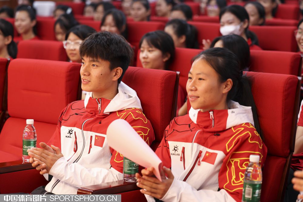 伍鹏邓丽娟.jpg 伍鹏邓丽娟.jpg