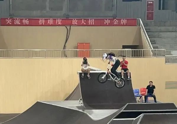 1206-小轮车2.jpg 1206-小轮车2.jpg